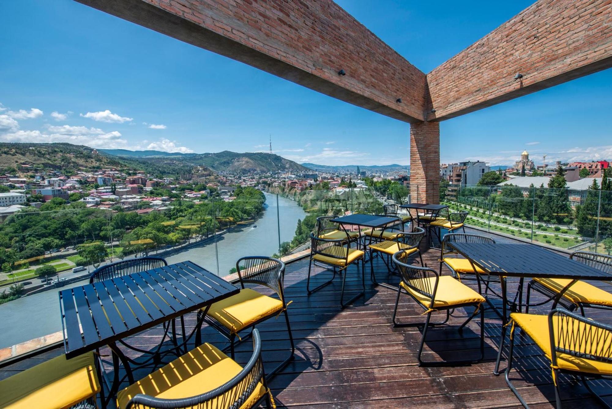Golden Tulip Design Tbilisi Hotel Kültér fotó