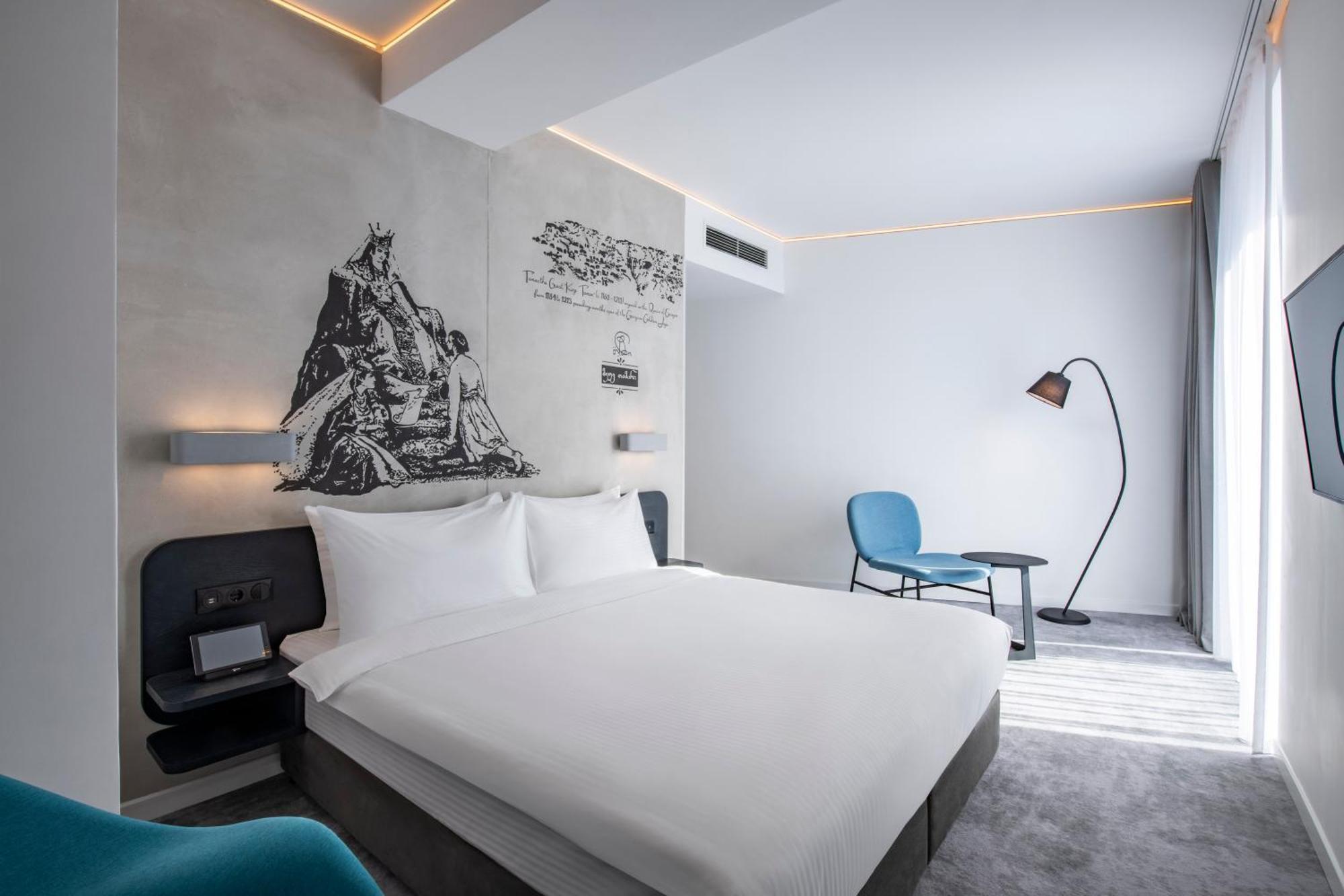 Golden Tulip Design Tbilisi Hotel Szoba fotó