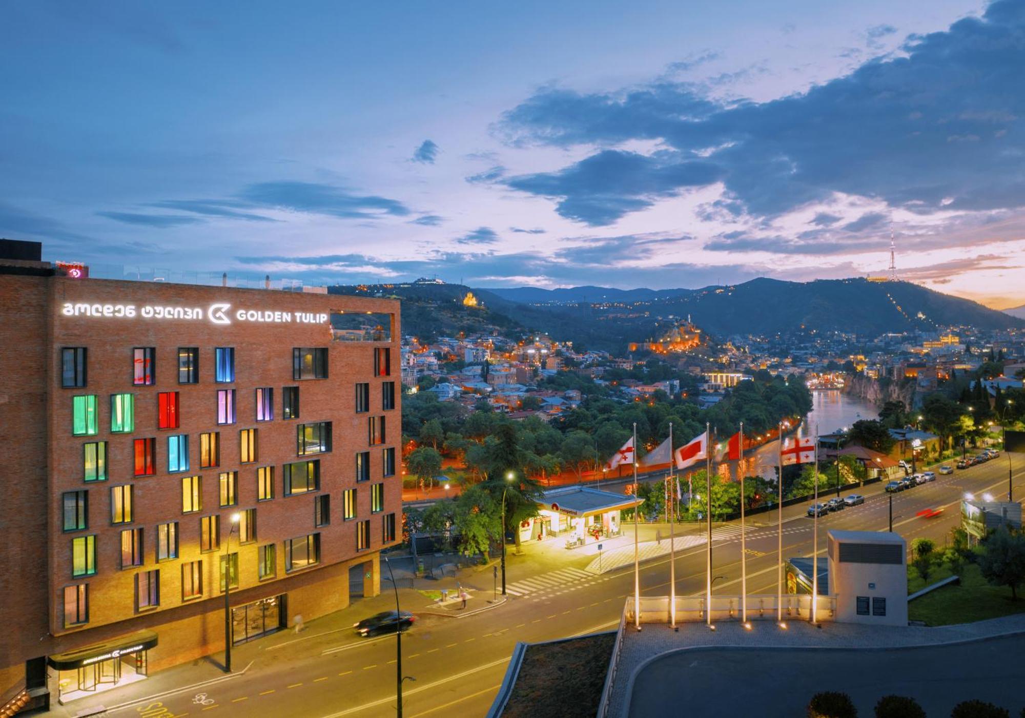 Golden Tulip Design Tbilisi Hotel Kültér fotó