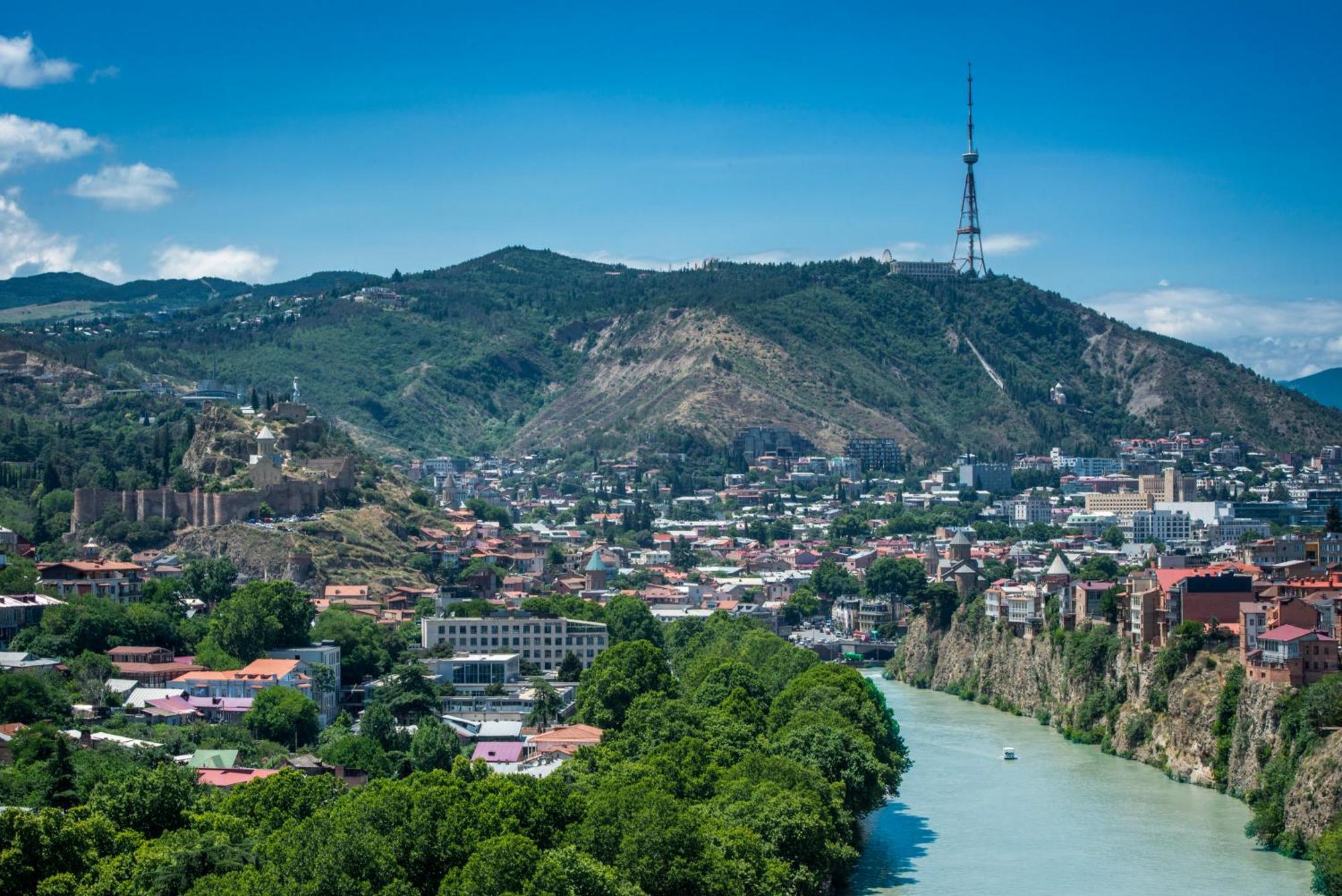 Golden Tulip Design Tbilisi Hotel Kültér fotó