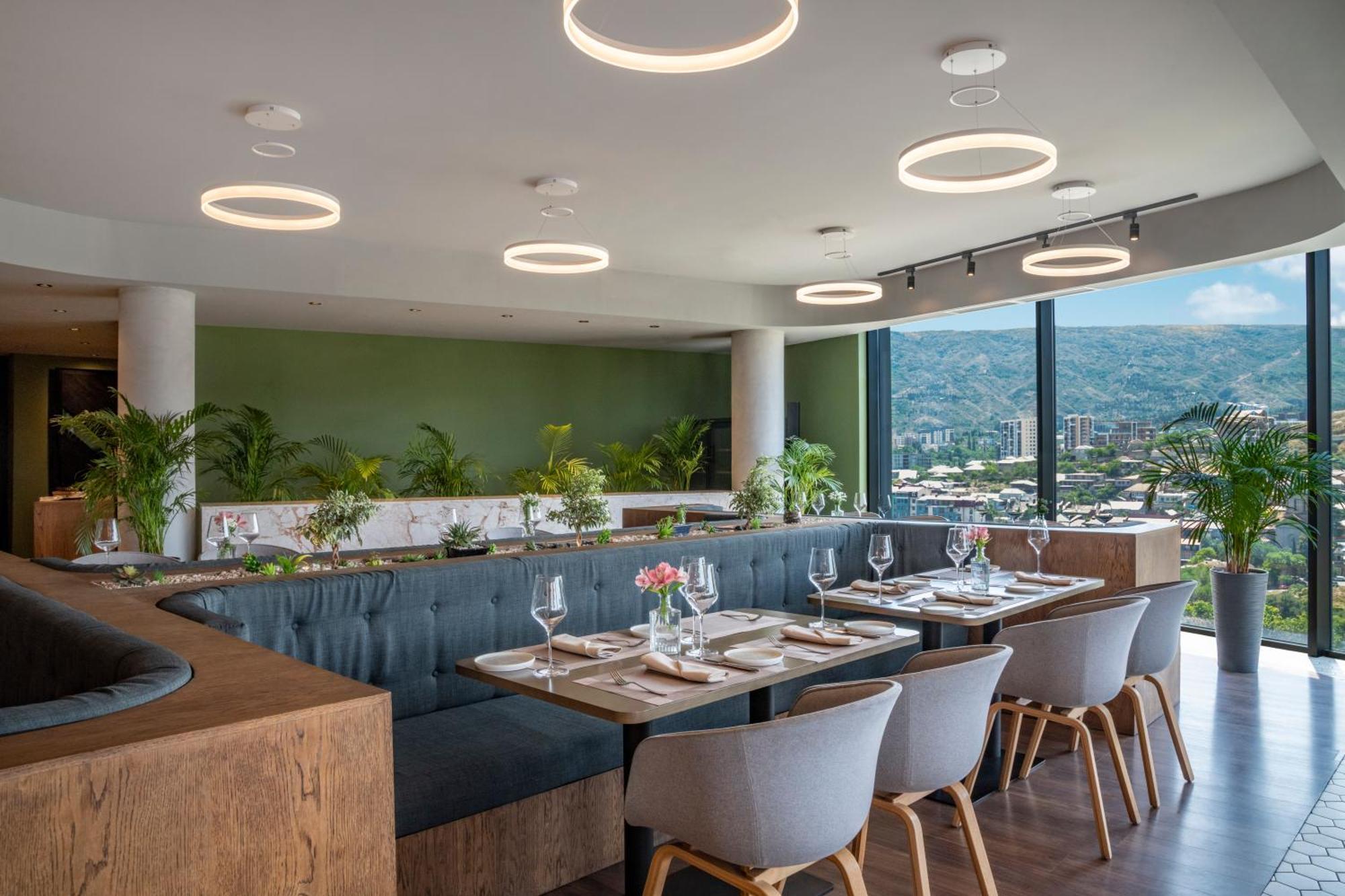 Golden Tulip Design Tbilisi Hotel Kültér fotó